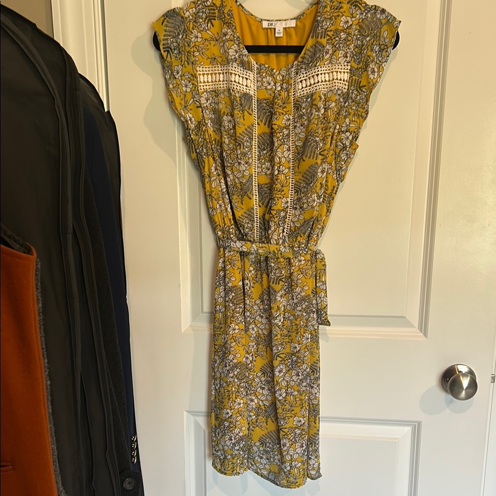 Originally purchases from Nordstrom, never worn. Flattering fit with a waist tie